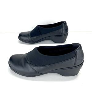 Clarks Collection Soft Cushion Pump/Wedge Size 7 Black Leather & Fabric Comfort